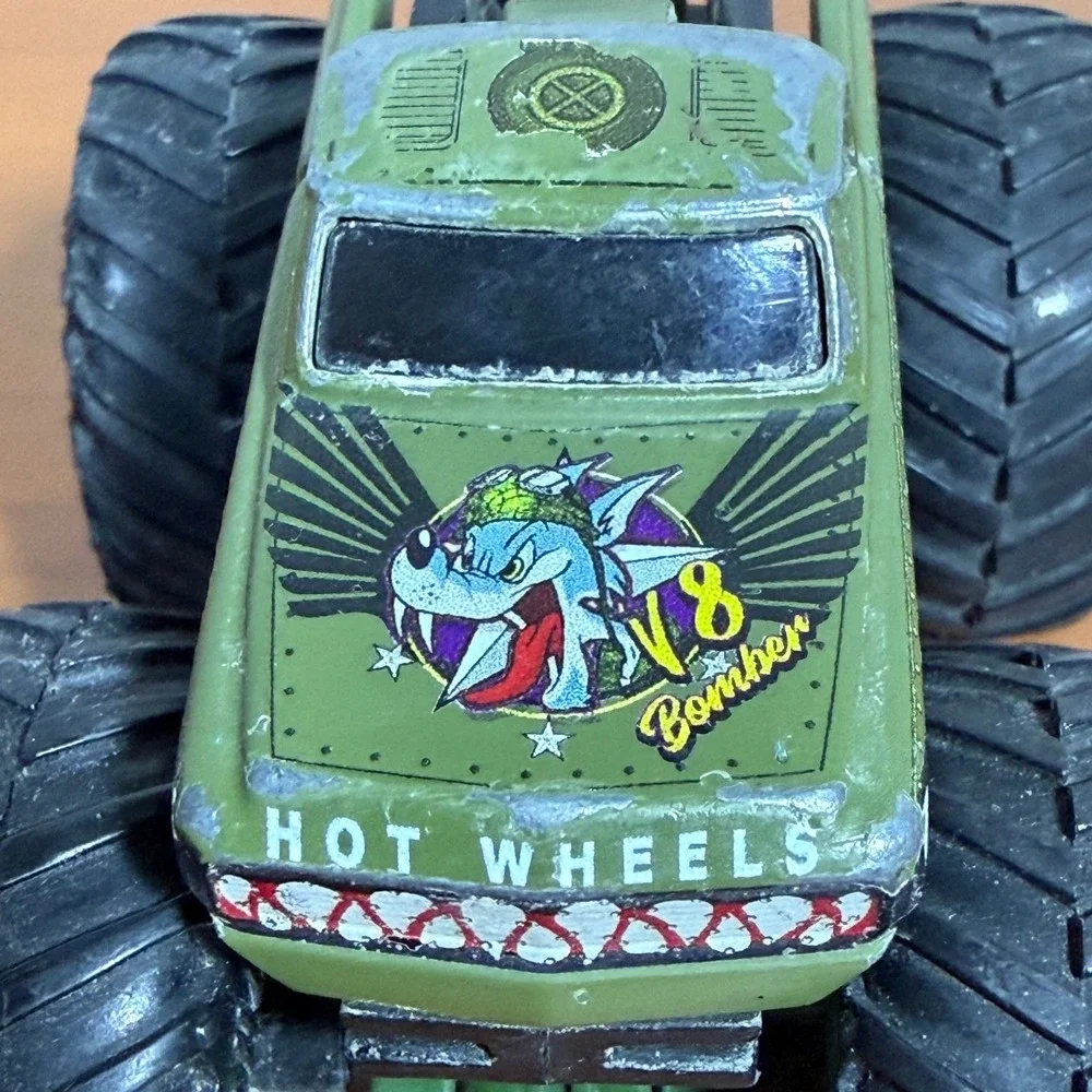 Hot Wheels V8 Bomber and Monster Jam Dirt Squad Scoopz Monster Truck Lot of 2